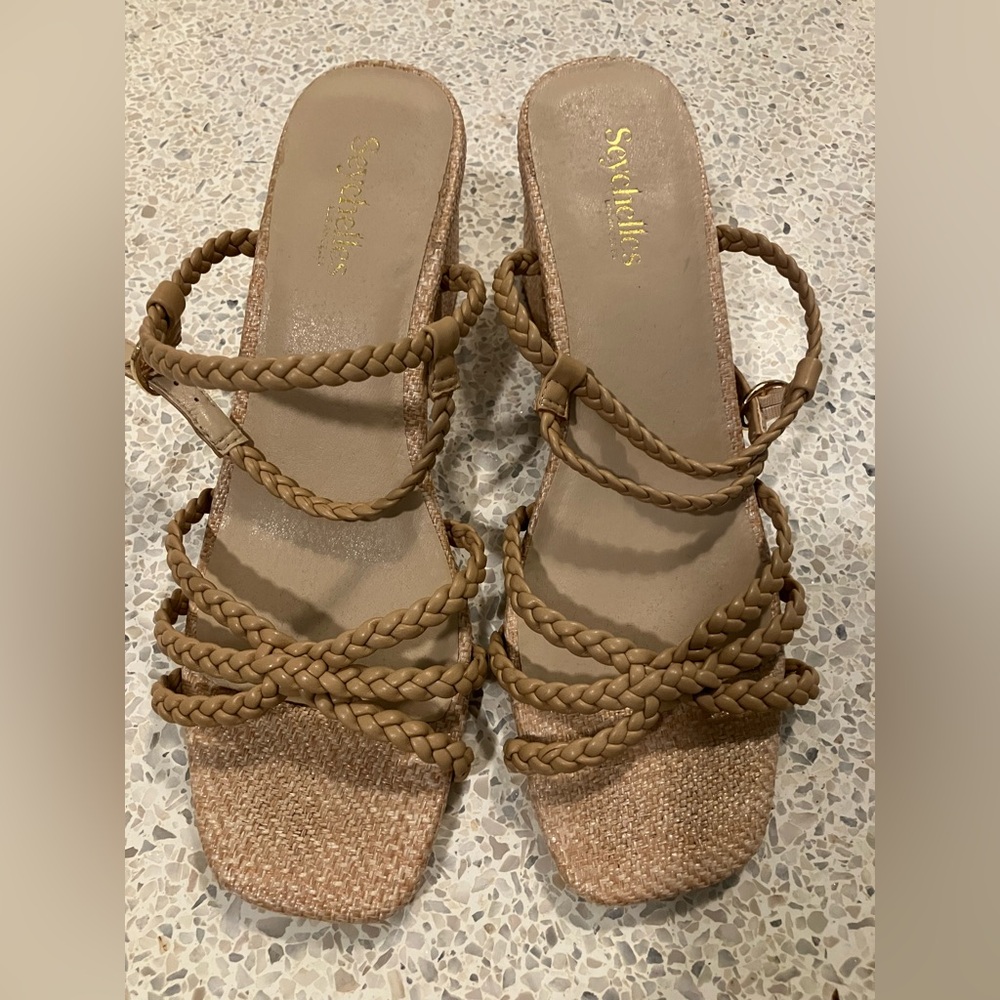 Seychelles Cater to You Women's Sandals in Beige